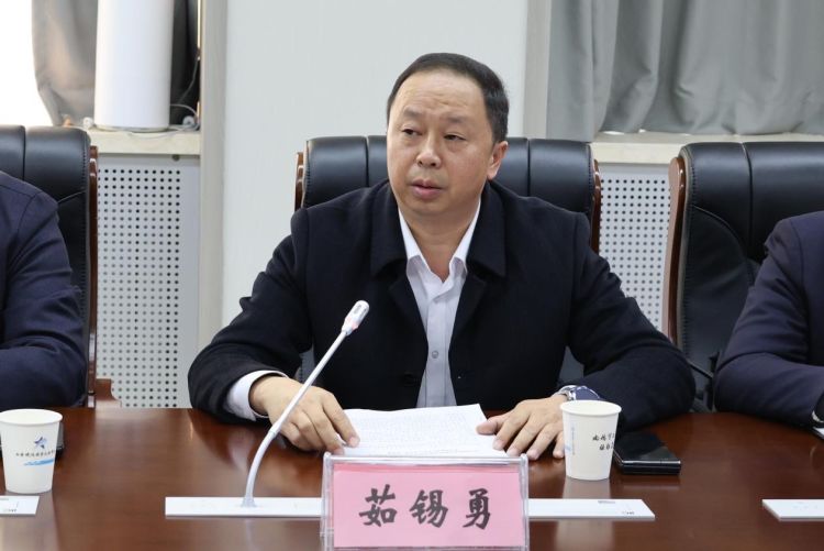 简篇-铁道运输专业委员会工作会议在永利官网顺利召开